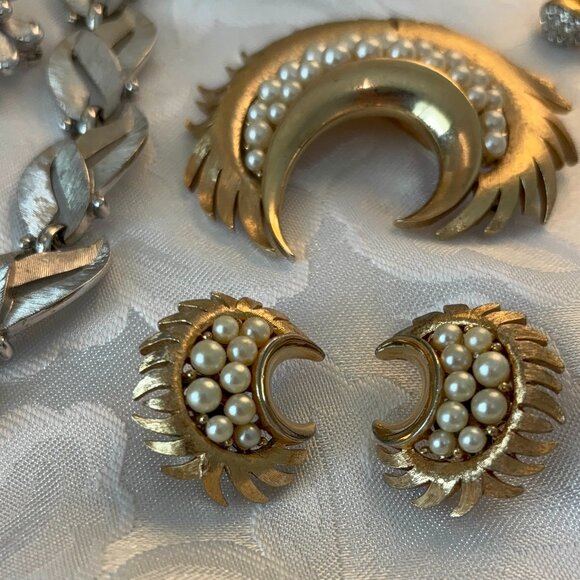 CROWN TRIFARI NECKLACE, BROOCH & EARRING COLLECTION - Picture 6 of 11